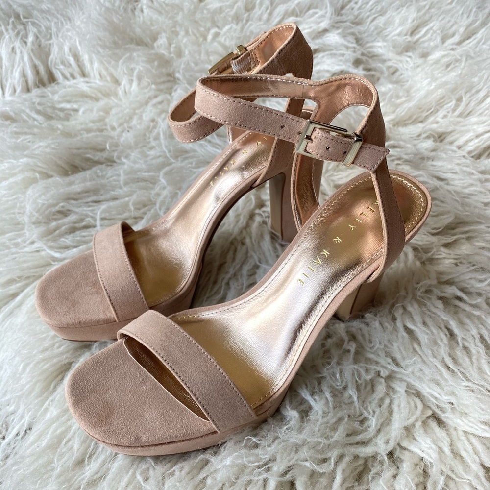 Brand New Kelly & Katie Sandal Heels in Beige Nude